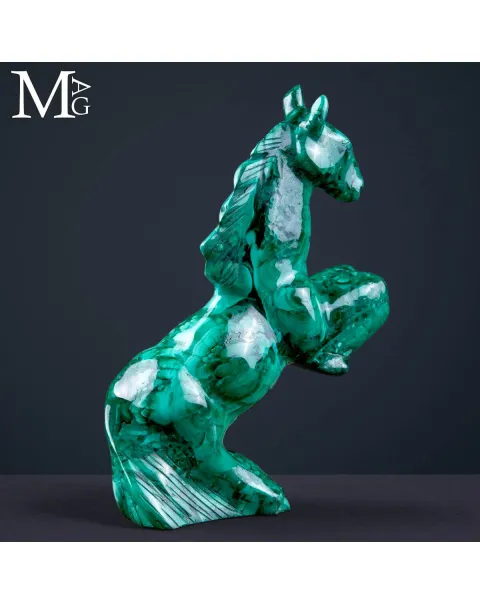 Cavallo scolpito in malachite – Scultura ornamentale.