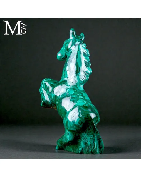 Cavallo scolpito in malachite – Scultura ornamentale.