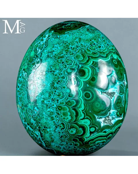 Eccezionale Uovo in Malachite di Primissima selezione con Crisocolla.