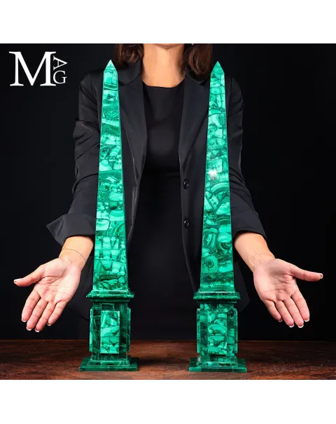Coppia di Obelischi in Malachite di Qualità Extra.