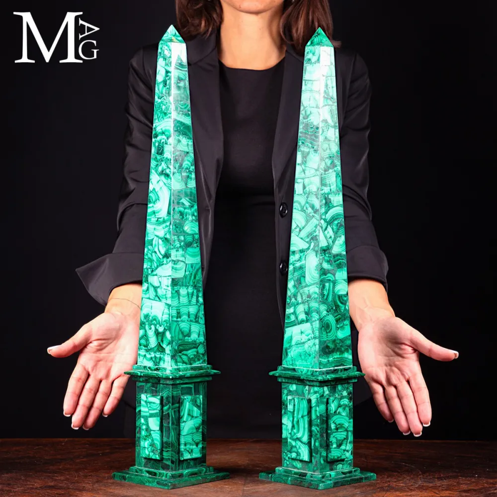 Coppia di Obelischi in Malachite di Qualità Extra.