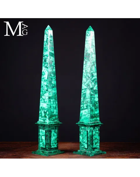 Coppia di Obelischi in Malachite di Qualità Extra.