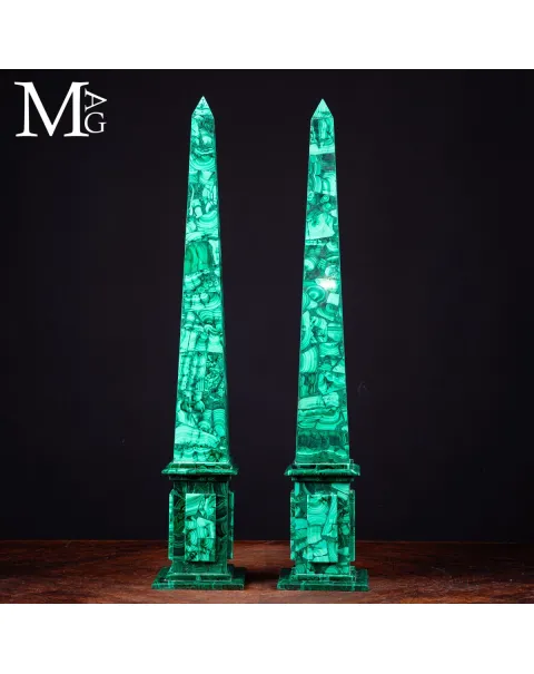 Coppia di Obelischi in Malachite di Qualità Extra.