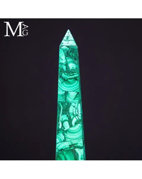 Coppia di Obelischi in Malachite di Qualità Extra.