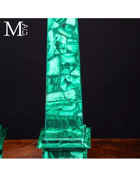 Coppia di Obelischi in Malachite di Qualità Extra.