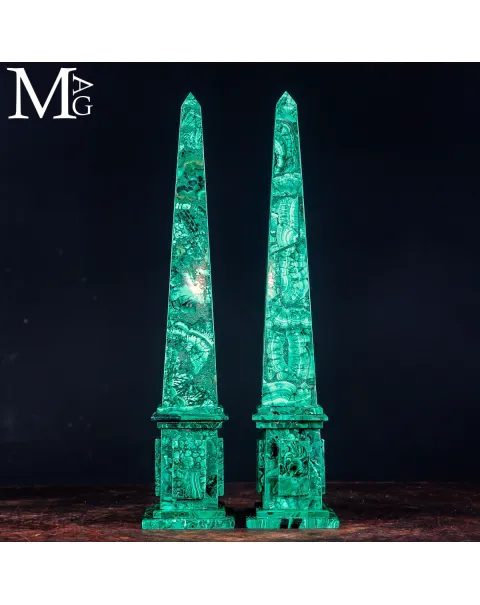 Coppia di Obelischi in Malachite – Interior Design.