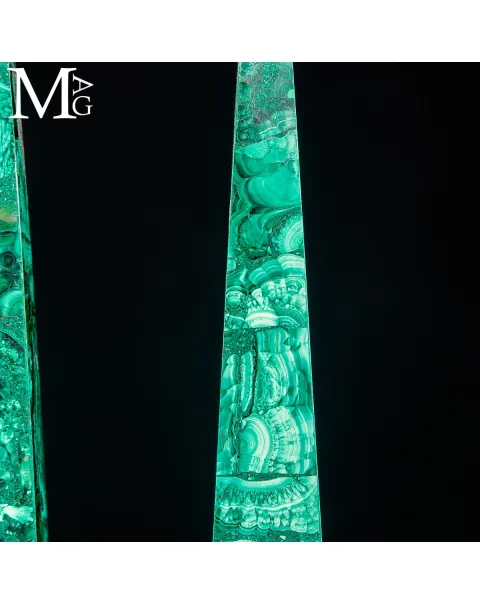 Coppia di Obelischi in Malachite – Interior Design.