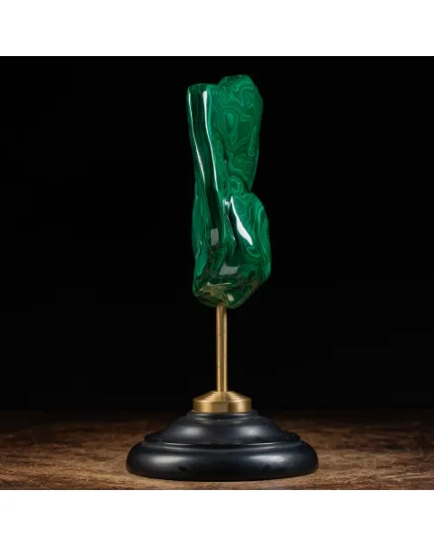 Malachite su piedistallo in legno e ottone