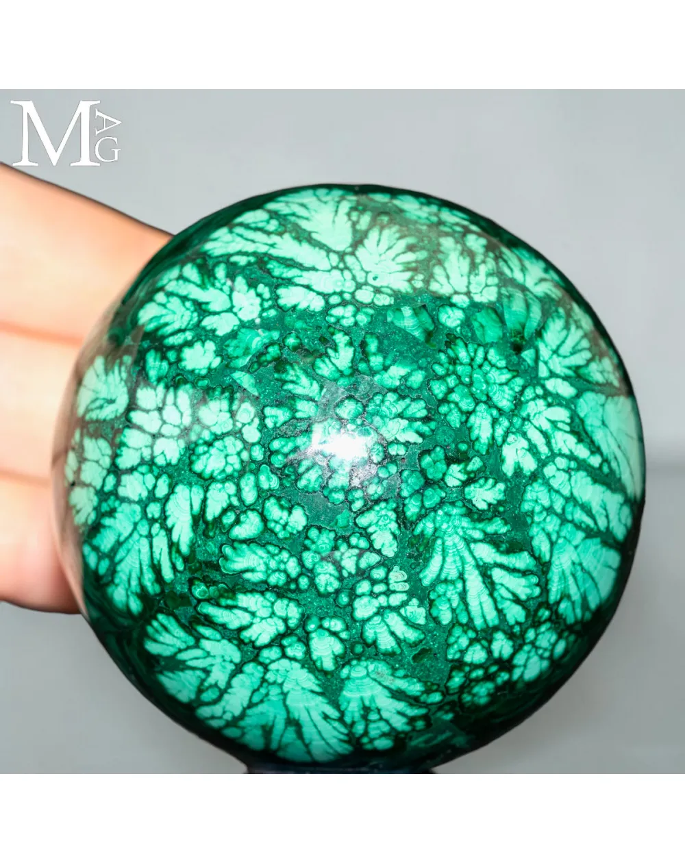 Sfera in Malachite Botroidale – Struttura Radiale a Fioritura Minerale.