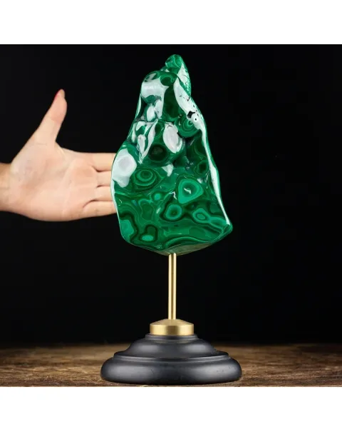 Malachite su piedistallo in legno e ottone