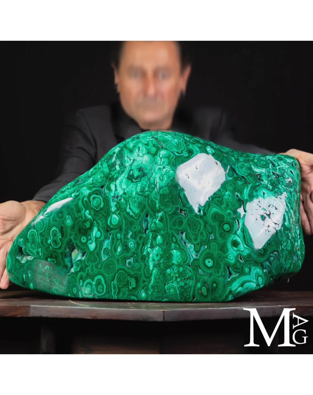 Maestoso Blocco di Malachite – Esemplare Scultoreo.