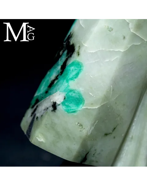 Smeraldi Verdi in Matrice di Biotite.