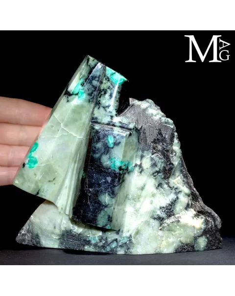 Smeraldi Verdi in Matrice di Biotite.
