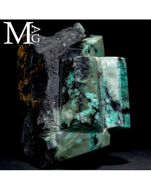 Scultura di Smeraldi nella loro Matrice Naturale.