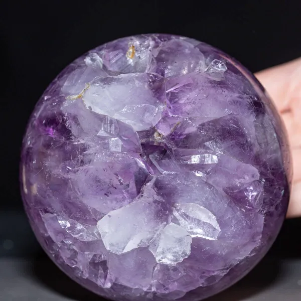 Sfera di Ametista Intagliata – Energia, Bellezza e Storia Antica.