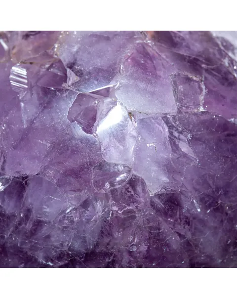 Sfera di Ametista Intagliata – Energia, Bellezza e Storia Antica.