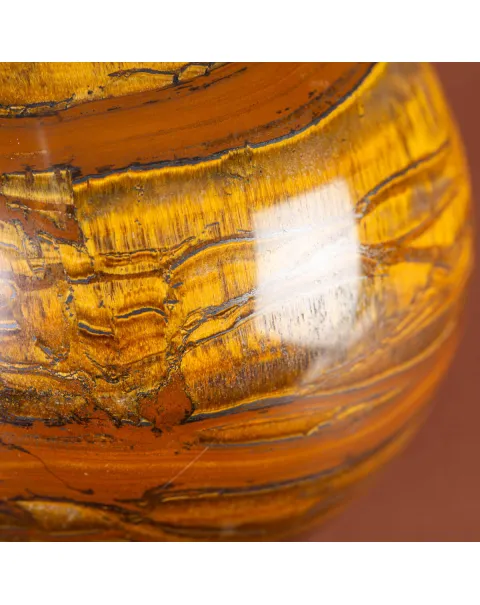 Sfera in Tiger Iron Intagliata.