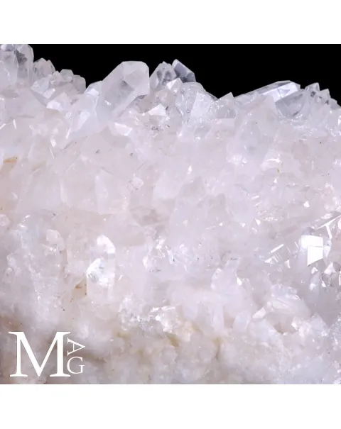 Tavolino con Drusa di Quarzo – Arredo d’Arte Naturale