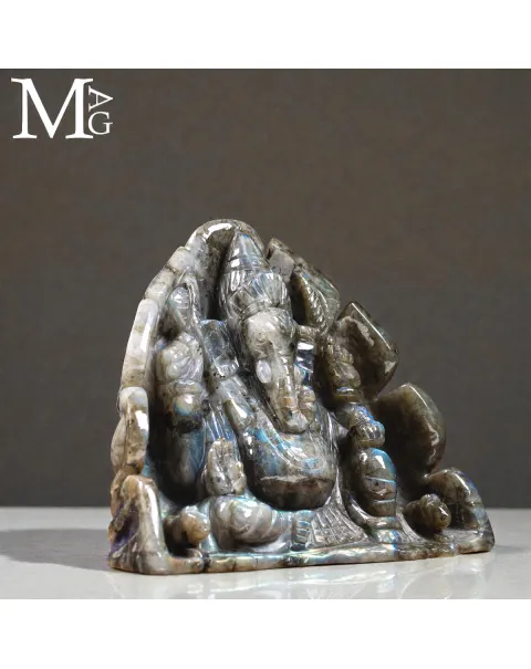 Lord Ganesh – Scultura in labradorite intagliata a mano.