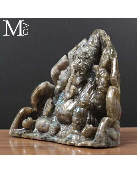 Lord Ganesh – Scultura in labradorite intagliata a mano.