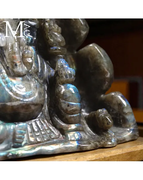Lord Ganesh – Scultura in labradorite intagliata a mano.