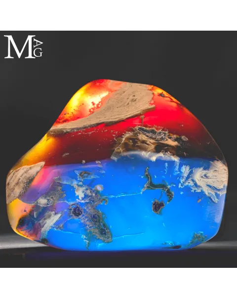 Ambra di Sumatra: pezzo da collezione con spettro UV