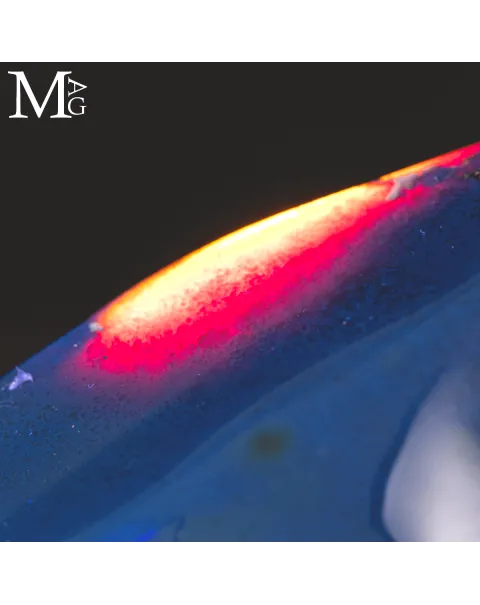 Ambra indonesiana: un fossile organico UV.
