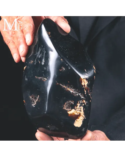 Ambra indonesiana: un fossile organico UV.