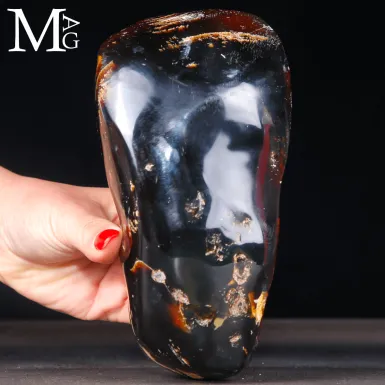Ambra di Sumatra – Materia in Trasformazione.