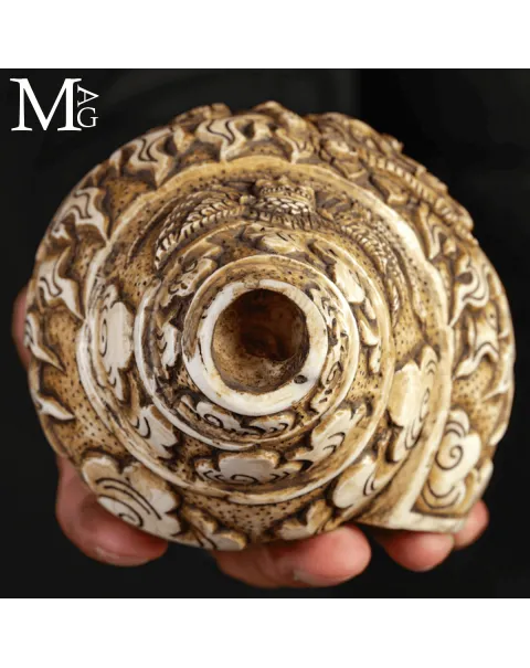 Conchiglia Shankha Tibetana Scolpita – I Citipati, Signori dei Cimiteri