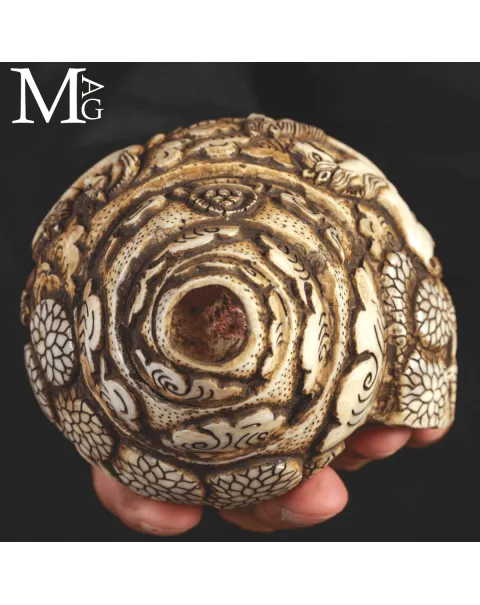 Conchiglia Shankha Tibetana Scolpita – Cavalli nel Giardino del Dharma