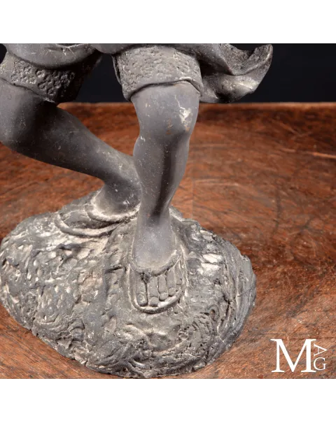 Okimono in Bronzo Rituale Giapponese - Suonatore di Horagai.