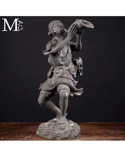 Okimono in Bronzo Rituale Giapponese - Suonatore di Horagai.
