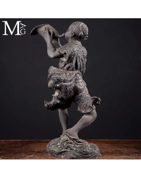 Okimono in Bronzo Rituale Giapponese - Suonatore di Horagai.