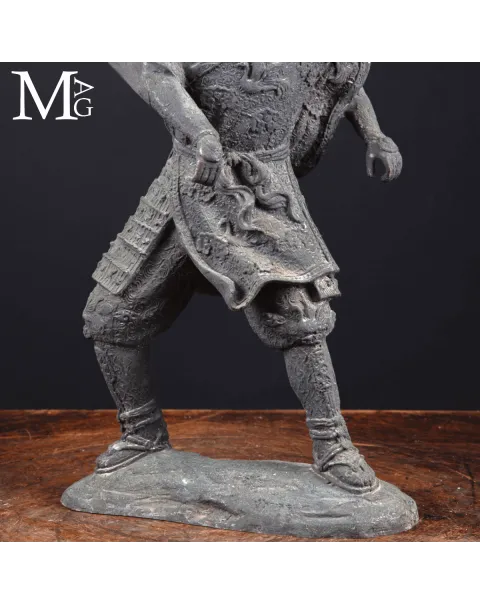 Statua in Bronzo - Guerriero in Abiti Cerimoniali.