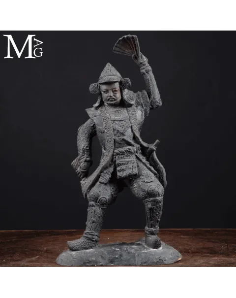 Scultura in Bronzo – Guerriero Asiatico con Ventaglio da Comando.