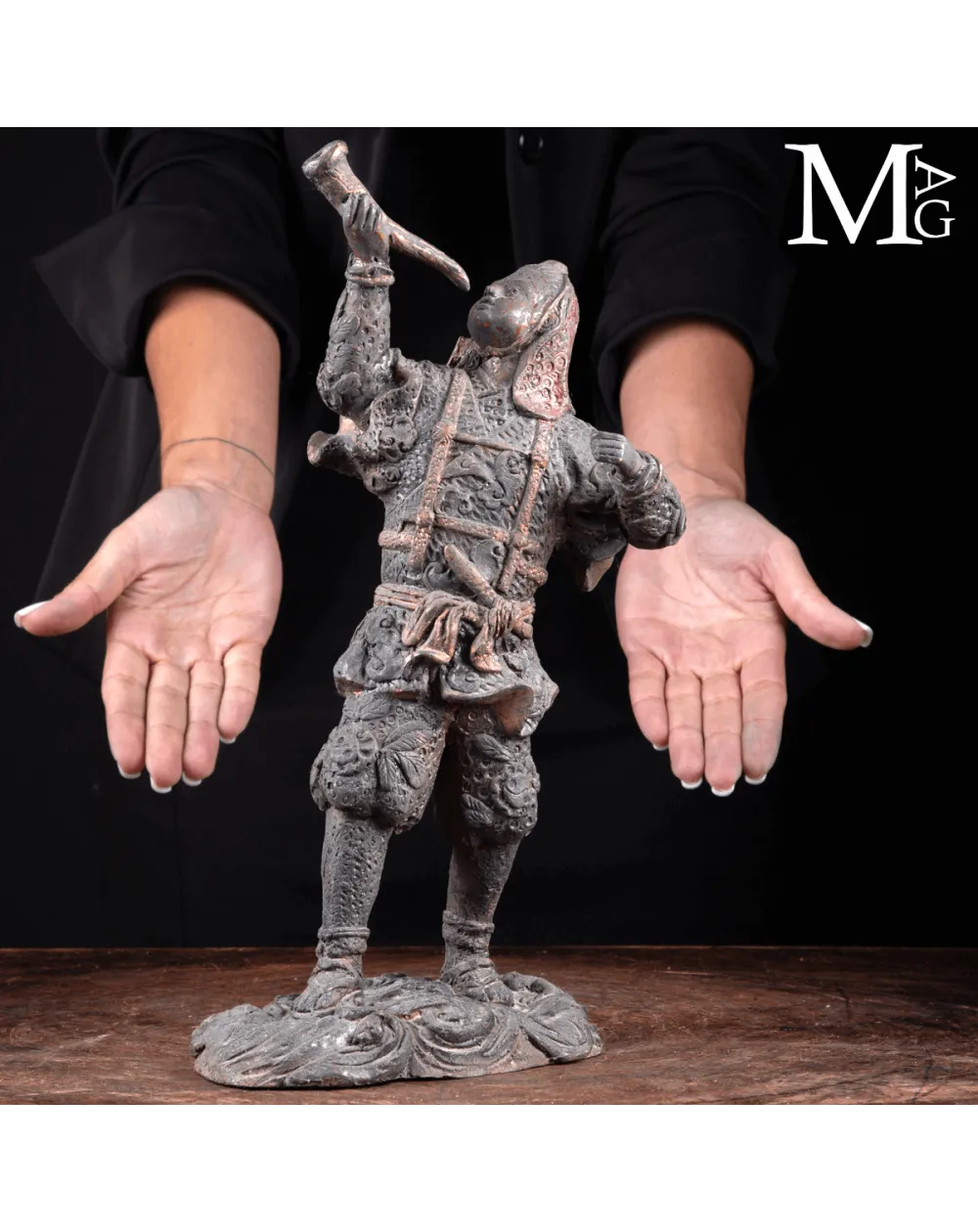 Scultura in Bronzo - Guerriero Cerimoniale Orientale.