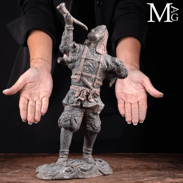 Scultura in Bronzo - Guerriero Cerimoniale Orientale.
