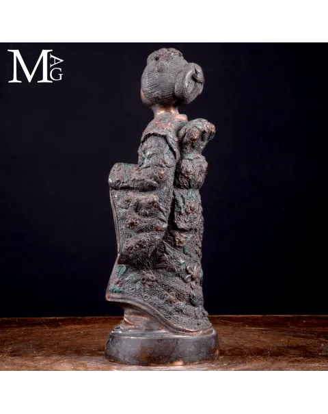 Statua in Bronzo Geisha – Okimono Giapponese, XX secolo.