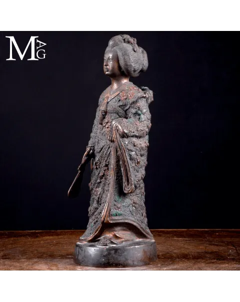 Statua in Bronzo Geisha – Okimono Giapponese, XX secolo.