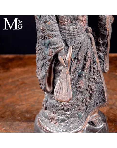 Statua in Bronzo Geisha – Okimono Giapponese, XX secolo.