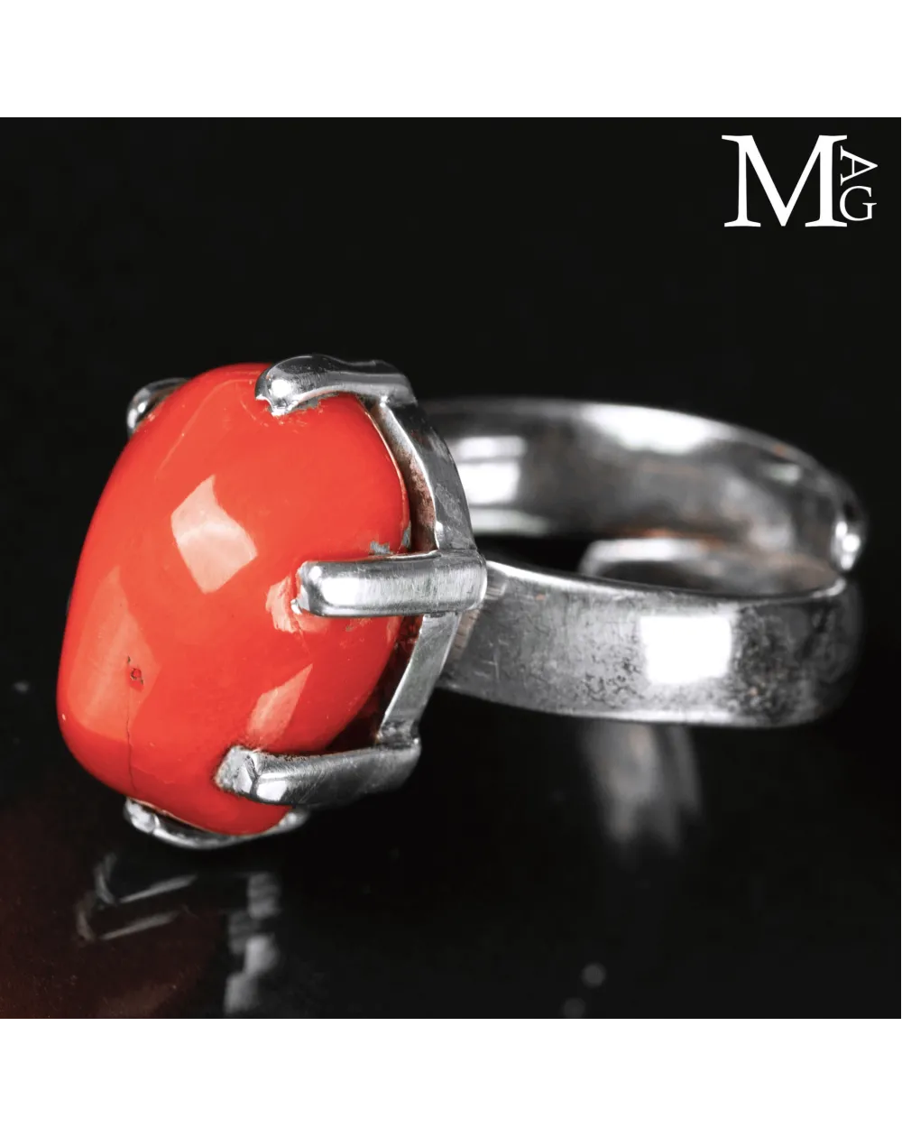Anello in Argento con Corallo Rosso Mediterraneo.