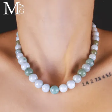 Collier di perle di giada naturale multicolore.