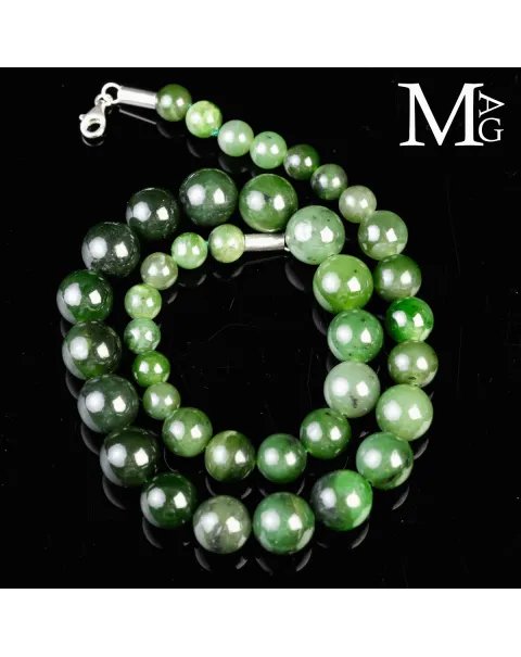 Collier in Giada Nefrite – Gradazione Naturale di Verdi.
