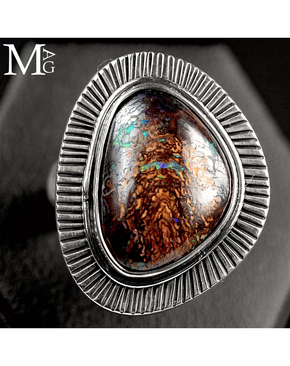 Anello in Argento con Opale Boulder Naturale - Australia
