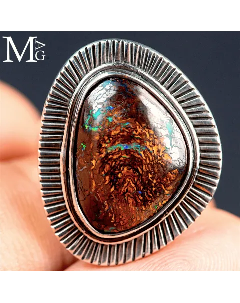 Anello in Argento con Opale Boulder Naturale - Australia