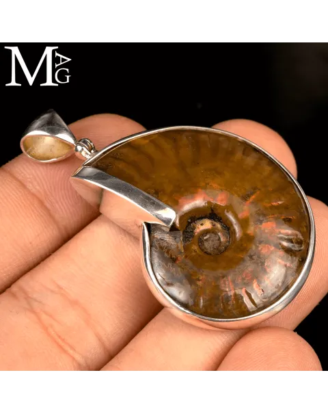 Ciondolo in argento con Ammonite Cleoniceras Iridescente.