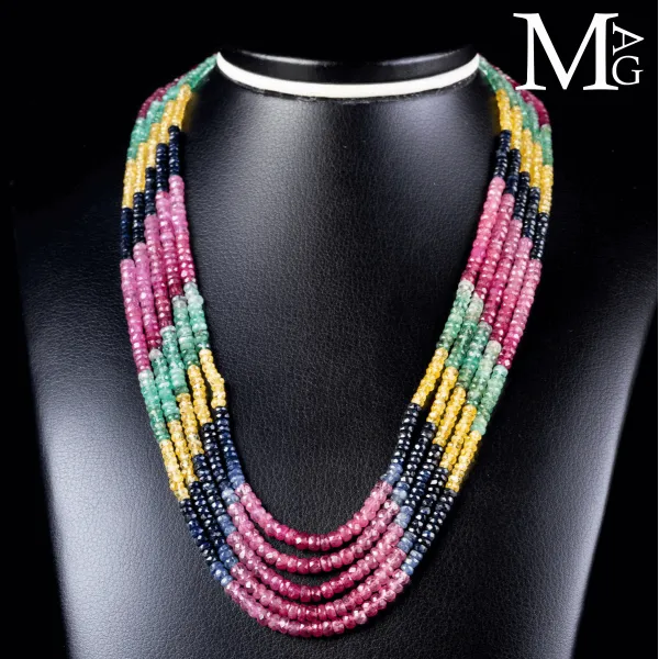 Collier Multigemme Rubino, Smeraldo, Zaffiro e Topazio – 274 carati.