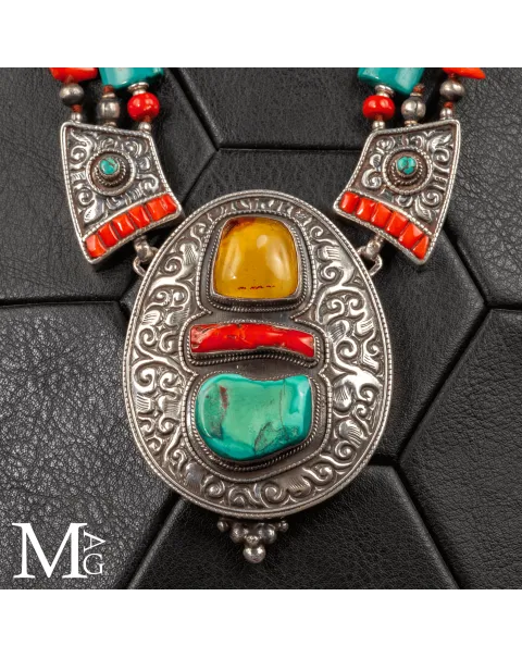 Collana Himalayana Cerimoniale in Argento Cesellato, Ambra, Corallo e Turchese.