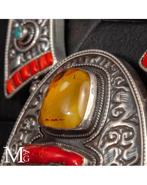 Collana Himalayana Cerimoniale in Argento Cesellato, Ambra, Corallo e Turchese.